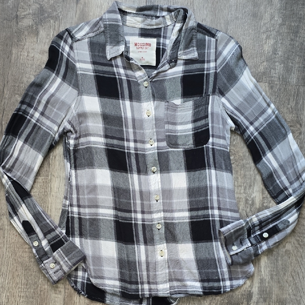 Mossimo Supply Co. Black and White Plaid Women's Button Down Shirt - Size M